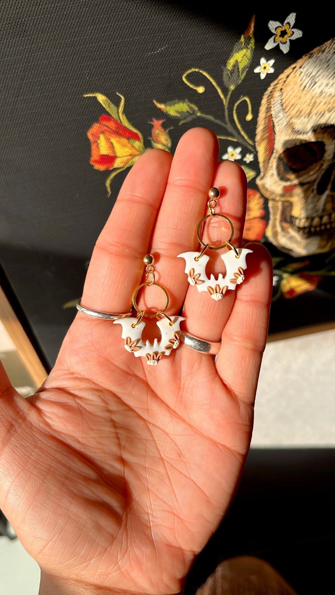 White Daisy Bats