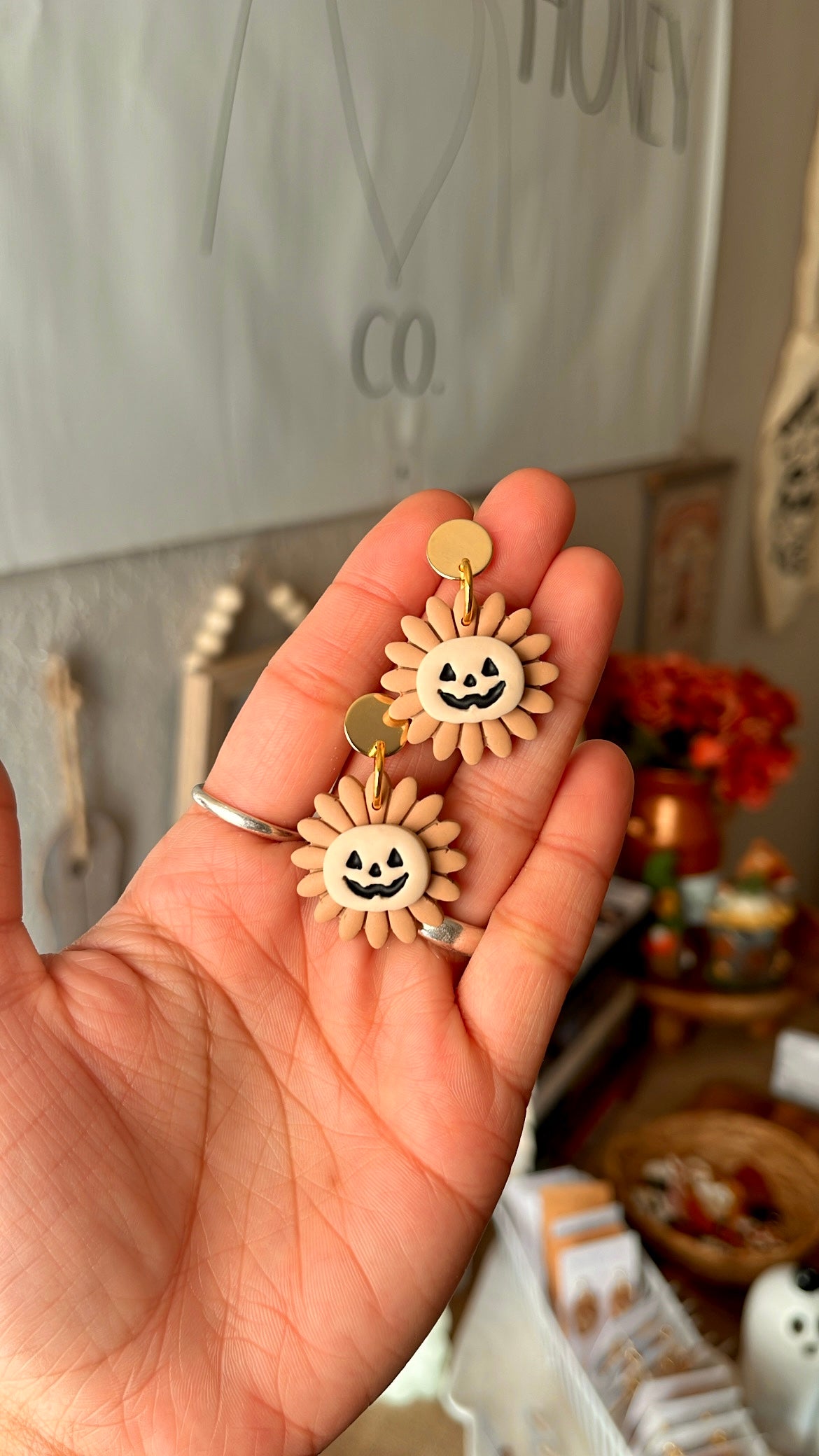 Tan Jack O’Lantern Flower Ghosts