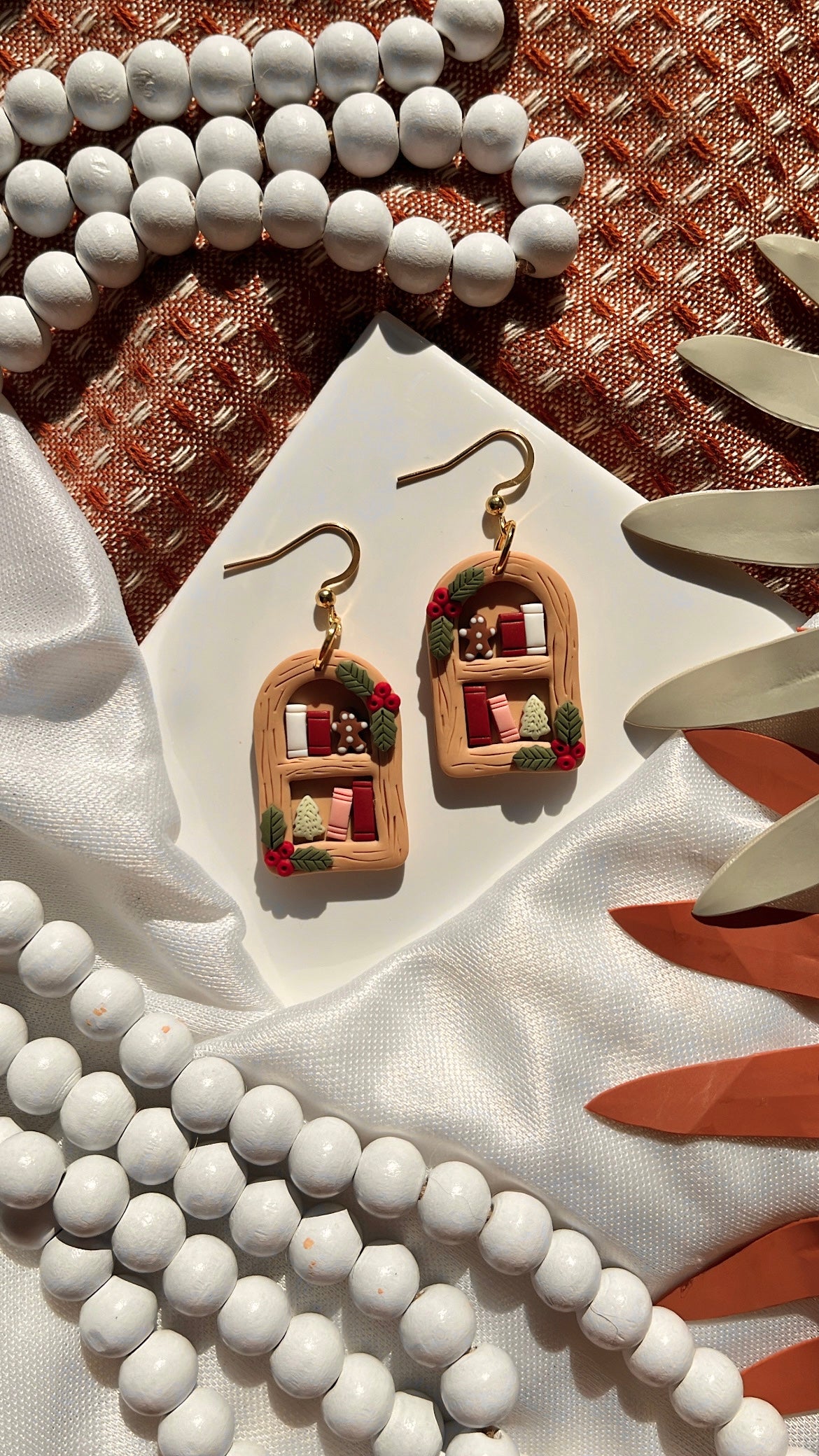 Gingerbread Christmas Bookshelves