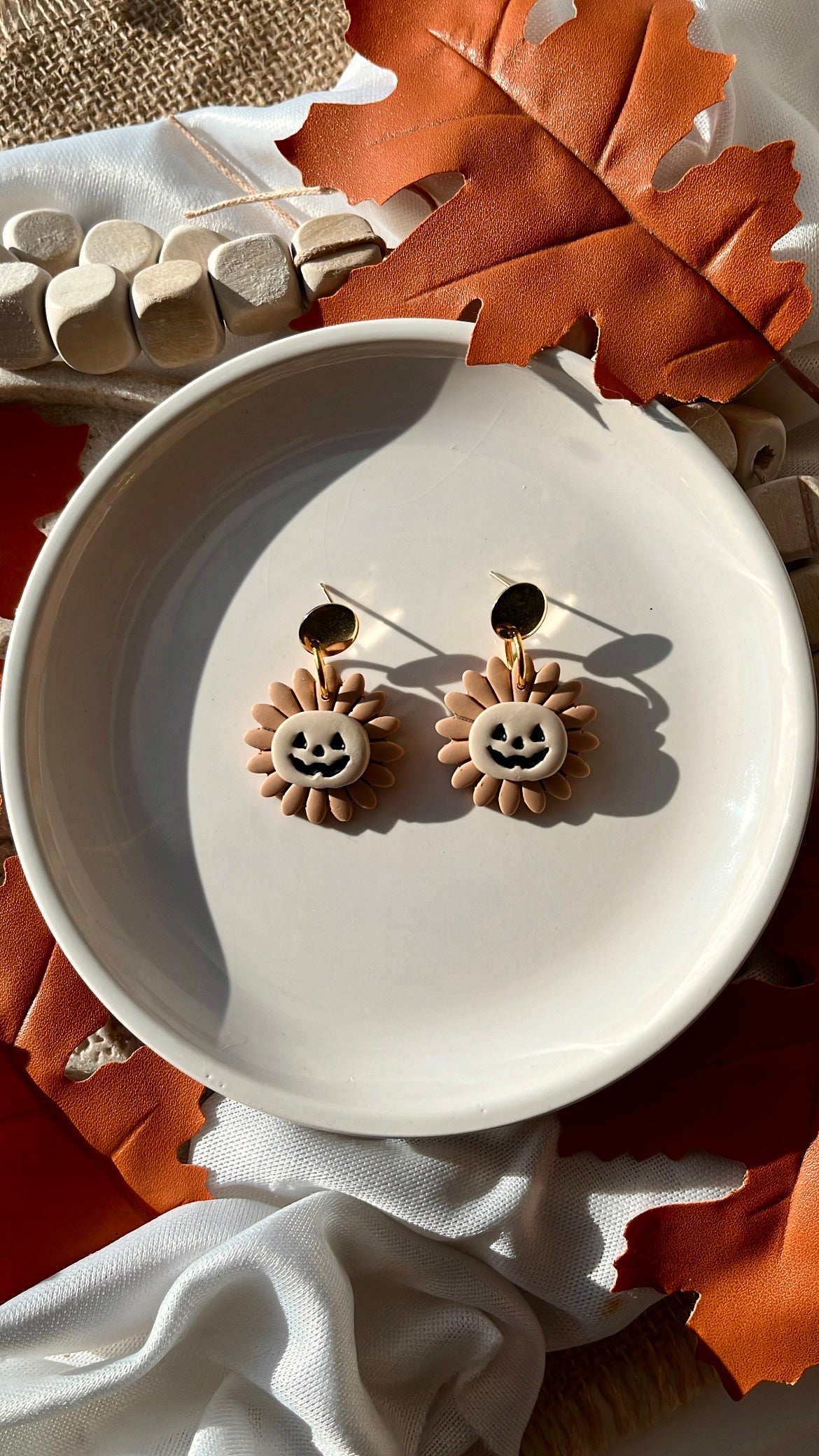 Tan Jack O’Lantern Flower Ghosts