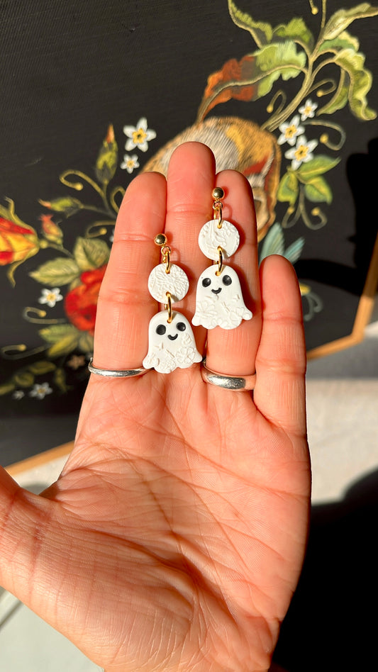 Happy Simple Ghosts