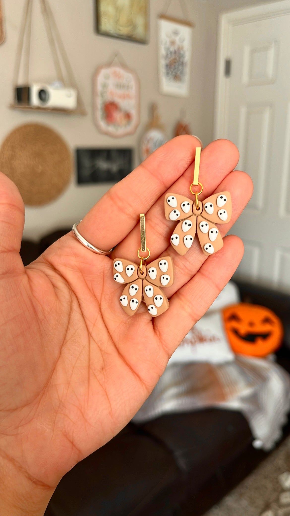 Tan Ghost Bows